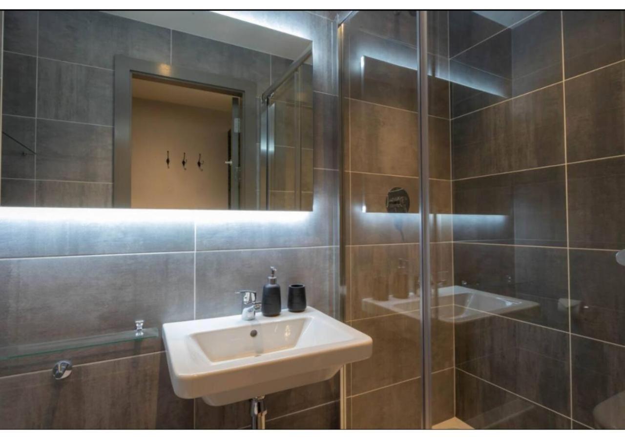 Ferienwohnung Joivy Affordable Dublin Thomas Street - Adults Only Exterior foto